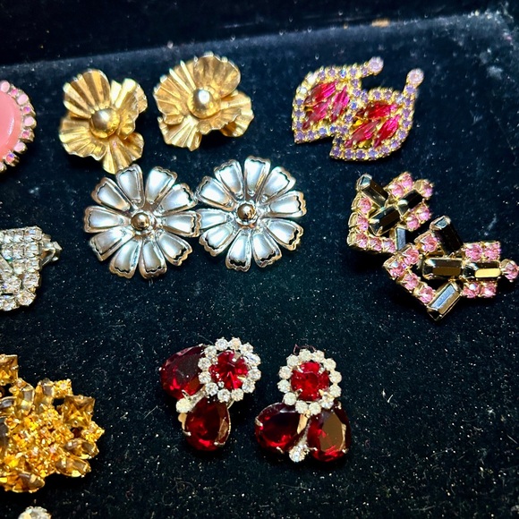 Vintage Clip Earrings Lot of 15. - Picture 9 of 11